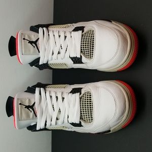 PER-OWNED NO OG BOX!! NO BOX!! B-GRADE.  Air Jordan 4 Retro "Pale Citron"